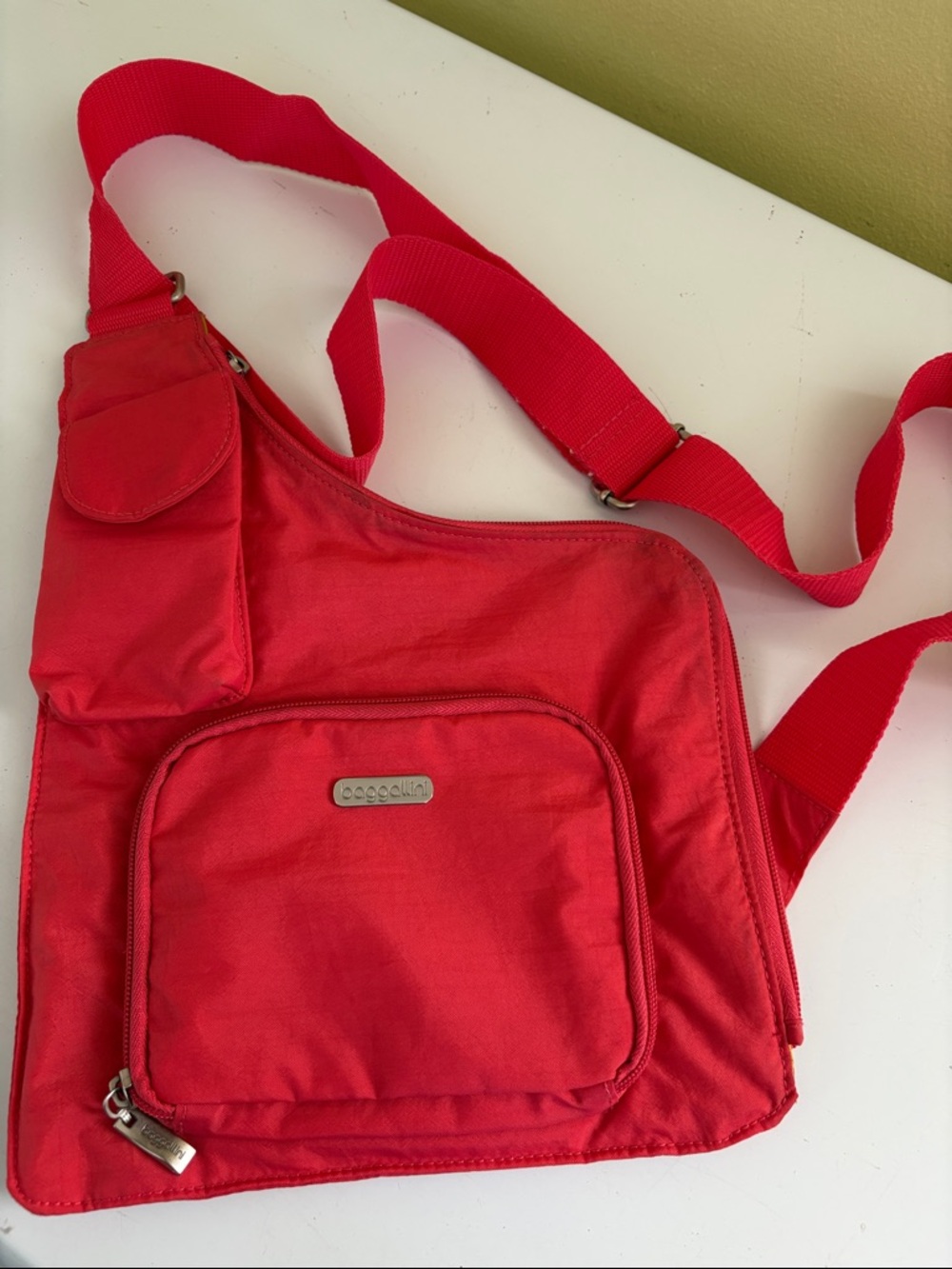 Baggallini Red/Coral Sling Nylon Crossbody Messenger Bag